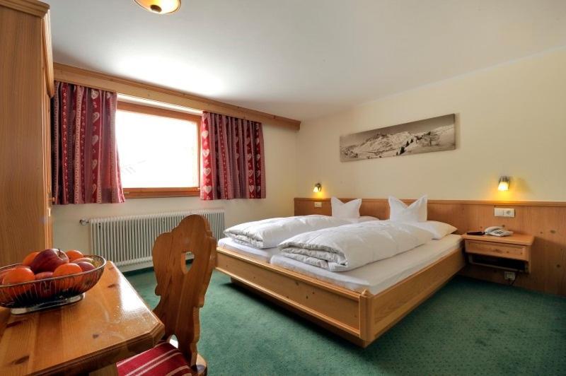 Bed and Breakfast Haus Kueng Zürs Zewnętrze zdjęcie