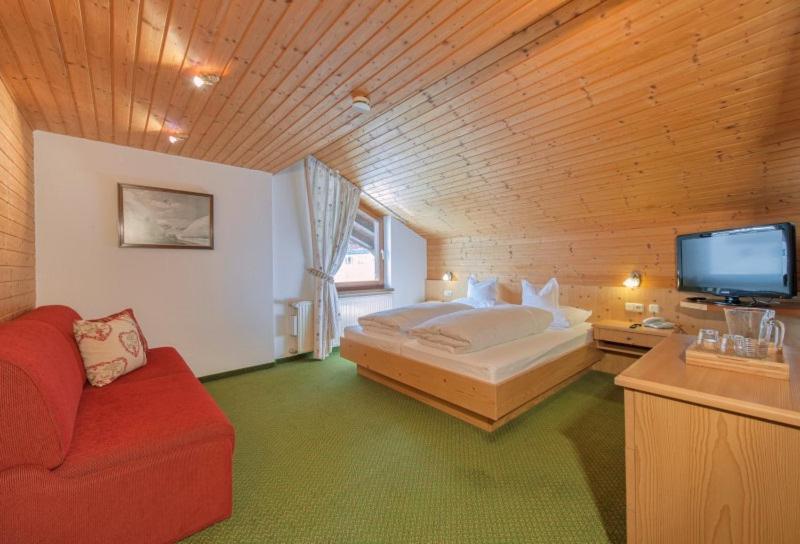 Bed and Breakfast Haus Kueng Zürs Zewnętrze zdjęcie