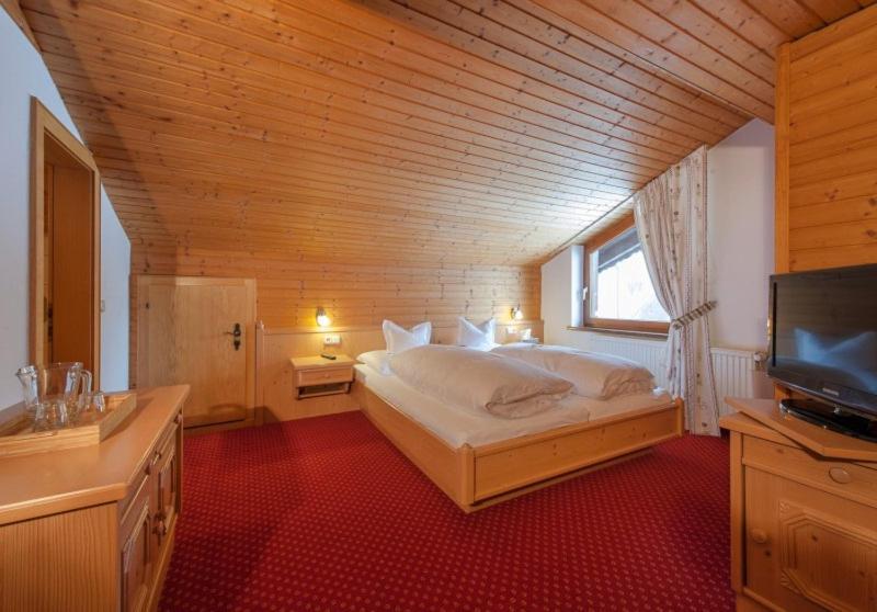 Bed and Breakfast Haus Kueng Zürs Zewnętrze zdjęcie