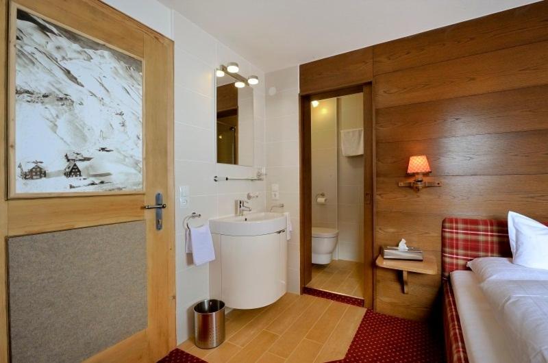Bed and Breakfast Haus Kueng Zürs Zewnętrze zdjęcie