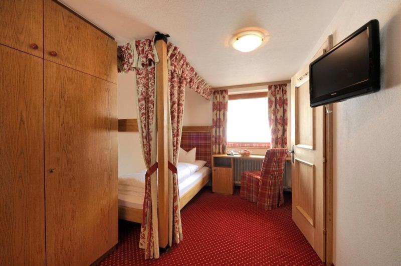Bed and Breakfast Haus Kueng Zürs Zewnętrze zdjęcie