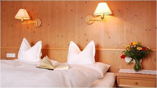 Bed and Breakfast Haus Kueng Zürs Zewnętrze zdjęcie
